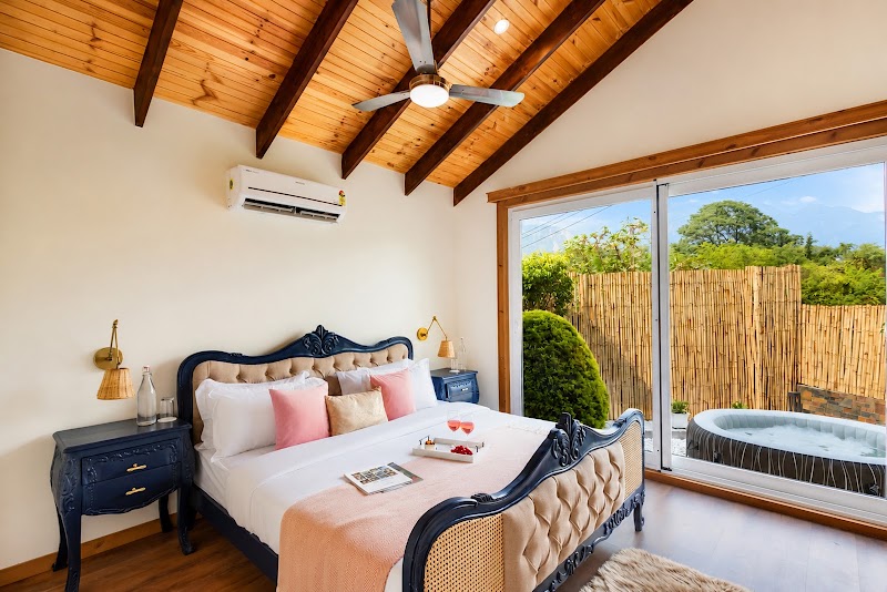 Alaya stays by ELIVAAS Alora - Alaya stays by ELIVAAS Alora Khasra No. 165, 1 & 166/2, Mussoorie Rd, near DIT University, Salan Gaon, Bhagwant Pur, Bagral Gaon, Dehradun, Uttarakhand 248009, India