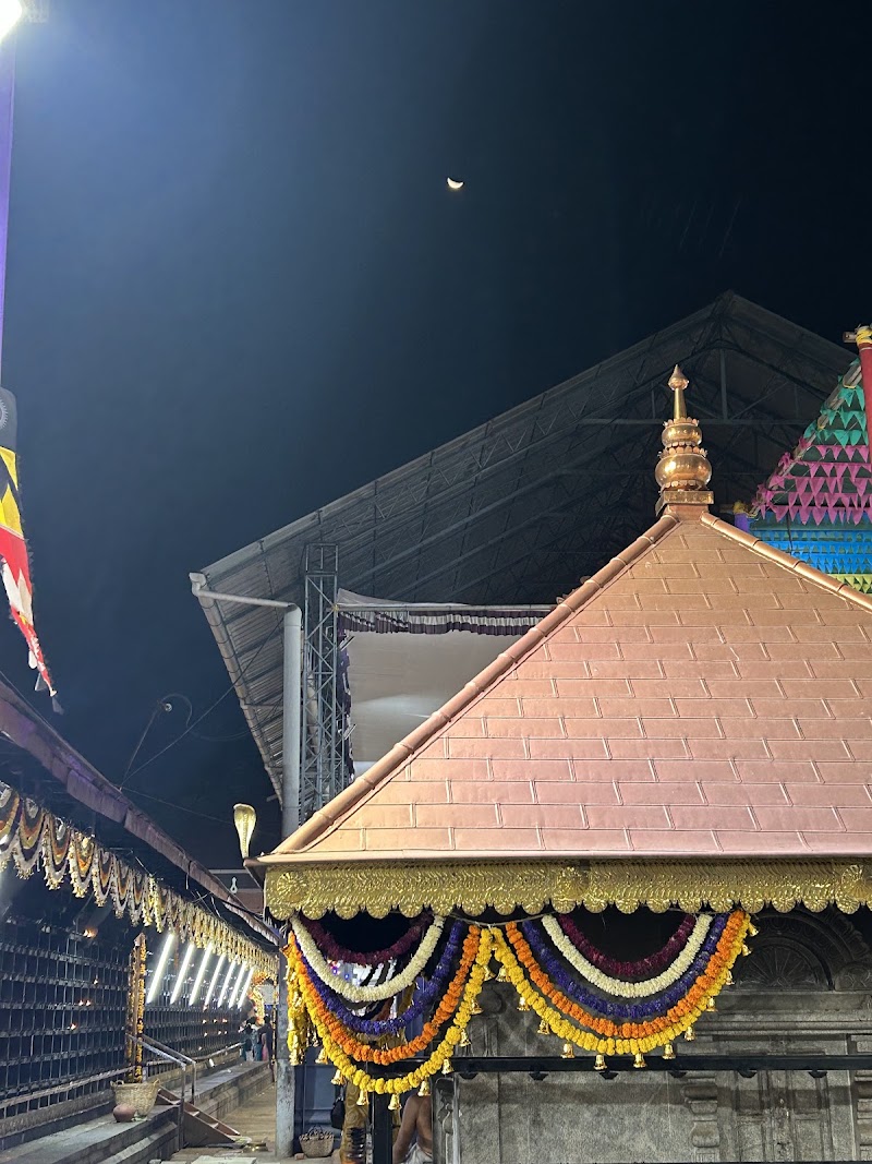 Ernakulam Siva Temple Vadake Nada - Ernakulam Siva Temple Vadake Nada, X79J+PXC, Government Press Rd, Marine Drive, Ernakulam, Kochi, Kerala 682011, India