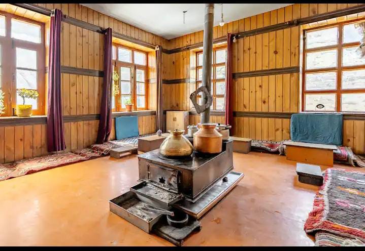 The Mountain villa home stay - The Mountain villa home stay, Village namchi, Keylong, Prasprag, Himachal Pradesh 175132, India