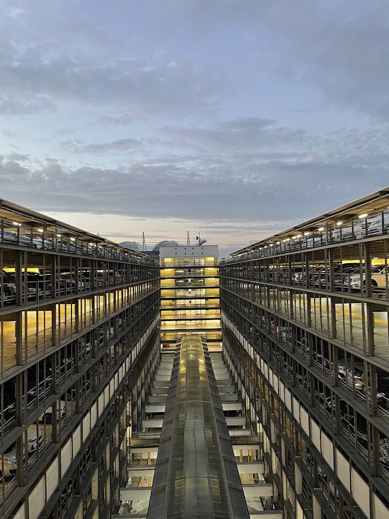 Terminal Parken P20 - Terminal Parken P20, Terminalstr. Mitte Tiefgarage Terminal 2, P 20 - Ebene 05, 85356 München-Flughafen, Germany