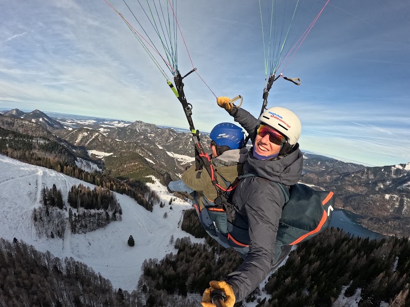 Tandem Paragliding & Flugschule Salzkammergut - Tandem Paragliding & Flugschule Salzkammergut, Konrad-Lesiak-Platz 5, 5340 St. Gilgen, Austria