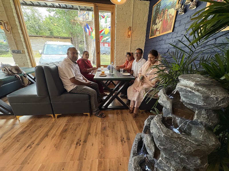 Café B4 Bir-billing - Café B4 Bir-billing, Nh154, Bir Rd, Golwan, Talkehr, Himachal Pradesh 175032, India