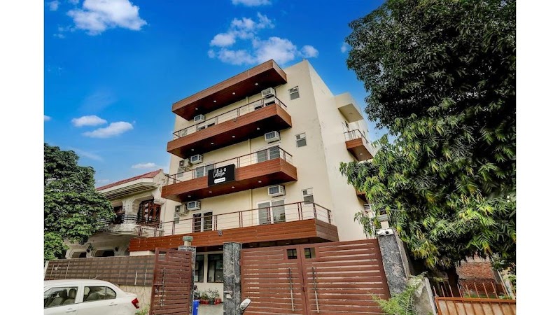 Super Collection O by OYO Sector 55 Noida Near Noida Stadium - Super Collection O by OYO Sector 55 Noida Near Noida Stadium Plot Number 33, Block E, Sector 55, Noida, Uttar Pradesh 201307, India