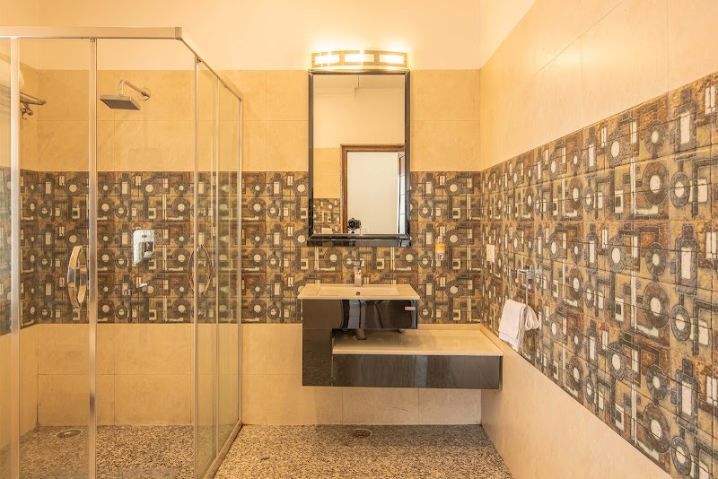 StayVista at Primrose @ Albert Estate in Mussoorie | 4 BHK Luxury Villa - StayVista at Primrose @ Albert Estate in Mussoorie | 4 BHK Luxury Villa Chandal Ghari, Plot No 10, opposite Albert Lodge, near Reserve Water Tank, The Mall Road, Mussoorie, Uttarakhand 248179, India