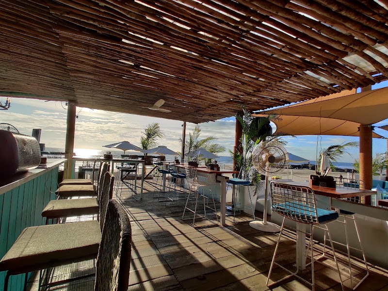 LR Beach Lounge