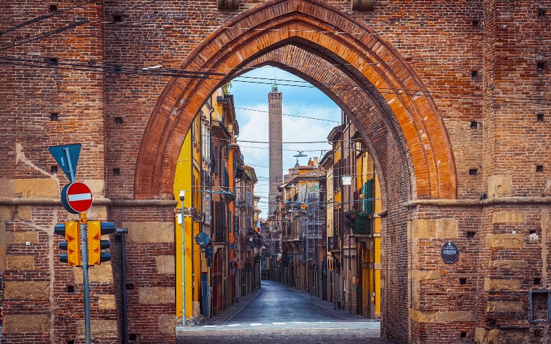 Porta San Vitale - Porta San Vitale, Piazza di Porta S. Vitale, 40125 Bologna BO, Italy