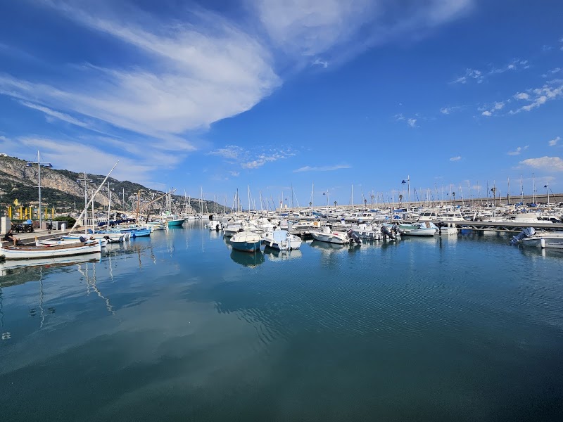 Vieux Port de Menton - Vieux Port de Menton Quai Napoléon III, 06500 Menton, France