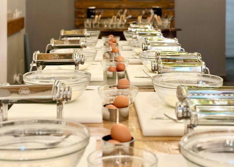 Rome Pasta and Tiramisu Class - Rome Pasta and Tiramisu Class, Via della Lungaretta, 169, 00153 Roma RM, Italy