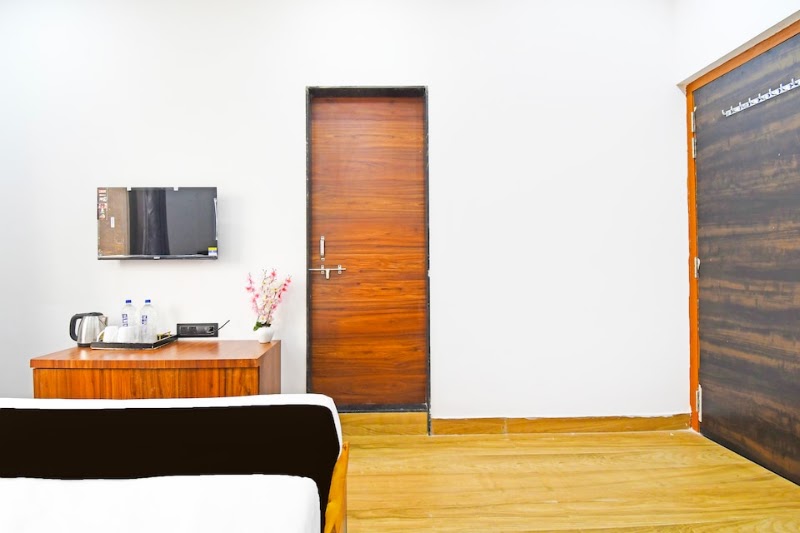 Super Hotel O by OYO Mana Camp Near Airport - Super Hotel O by OYO Mana Camp Near Airport Airport Rd, Chowk, Mana Camp, Temri, Raipur, Chhattisgarh 492015, India