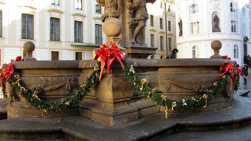 Kohl's Fountain - Kohl's Fountain, Druhé nádvoří Pražského hradu, 119 00 Praha 1-Hradčany, Czechia