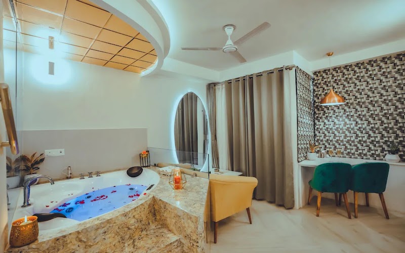 Luxury Vibes Stay - Luxury Vibes Stay 51 A, Hauz Khas Fort Rd, Hauz Khas Village, Deer Park, Hauz Khas, New Delhi, Delhi 110016, India