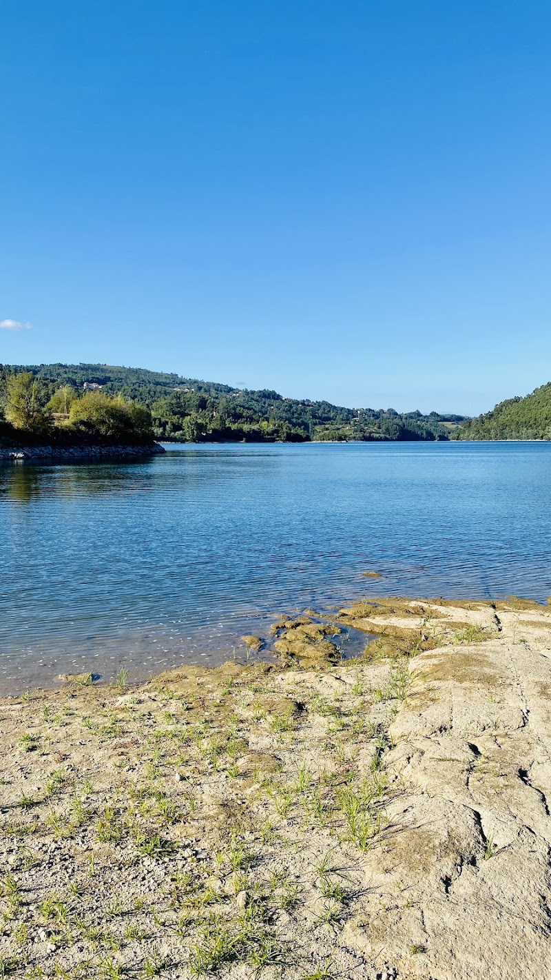 Praia Fluvial de Alpendorada - Praia Fluvial de Alpendorada R. Padre David Teixeira 1432, 4575 Alpendurada e Matos, Portugal
