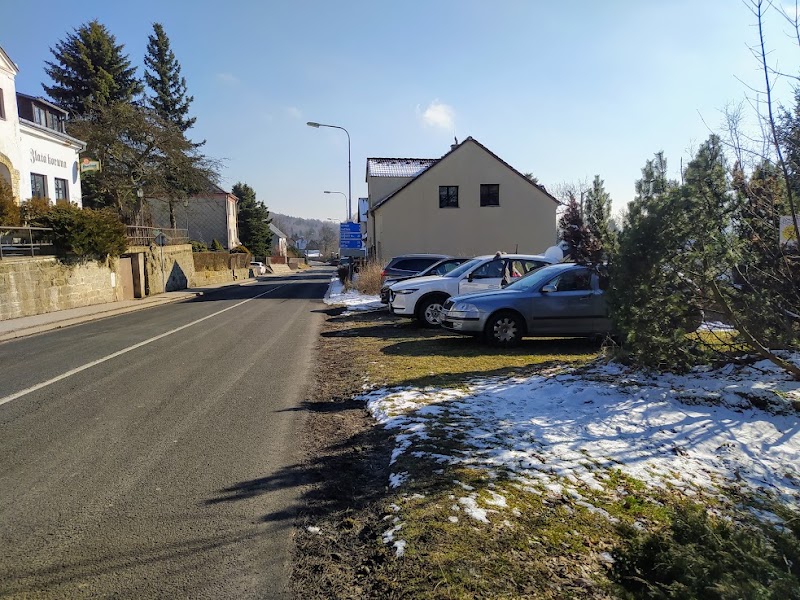 Parking Lower Entrance - Parking Lower Entrance, 528, 403 36 Tisá, Czechia