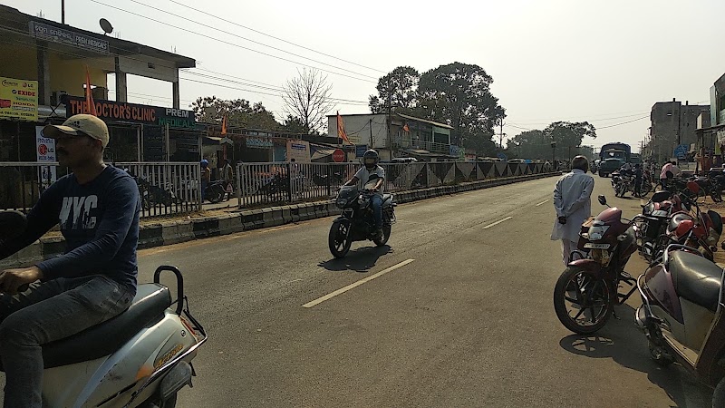 Axis Bank - Nuapada - Axis Bank - Nuapada, Ground & 1st Floor, Shreeram Complex, NH 353, Nuapada - Padmapur Hwy, beside Forest Office, Radhakrishna Para, Nuapada, Odisha 766105, India