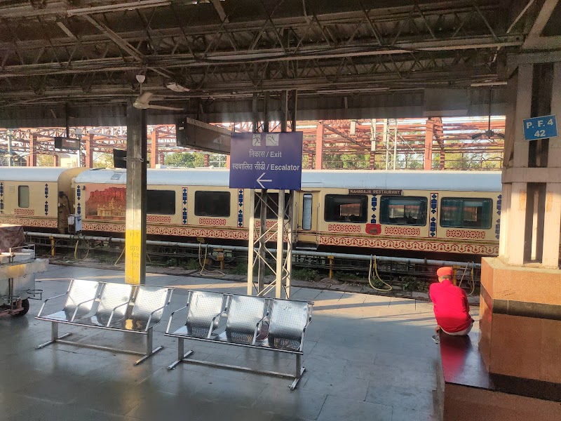 Jaipur railway station - Jaipur railway station WQCP+925, Hasanpura, Jaipur, Rajasthan 302006, India
