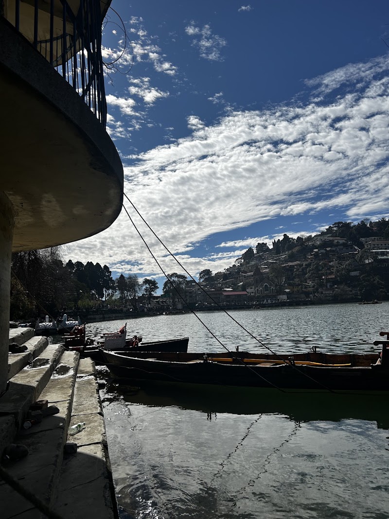 Naini Lake - Naini Lake 9FM7+57Q, Ayarpatta, Nainital, Uttarakhand 263001, India