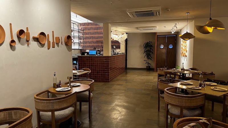 Dochi Pizzeria x AVRA