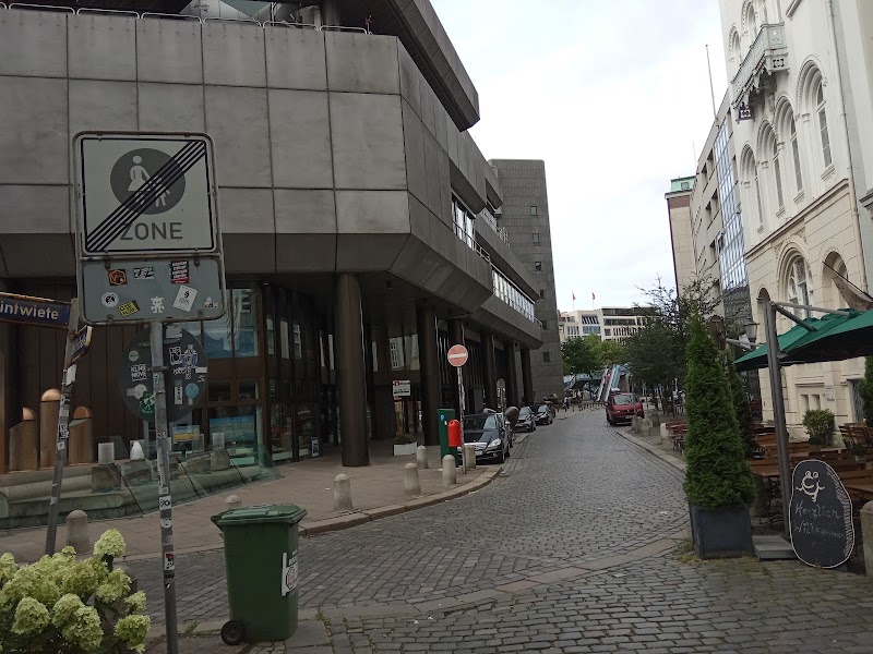 Deutsche Bundesbank - Hauptverwaltung in Hamburg, Mecklenburg-Vorpommern und - Deutsche Bundesbank - Hauptverwaltung in Hamburg, Mecklenburg-Vorpommern und, Willy-Brandt-Straße 73, 20459 Hamburg, Germany