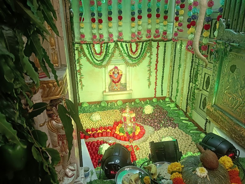 Bhandupeshwar Mahadev Temple - Bhandupeshwar Mahadev Temple A-5, Bhandup Station Rd, Dina Bama Estate, Bhandup West, Mumbai, Maharashtra 400078, India