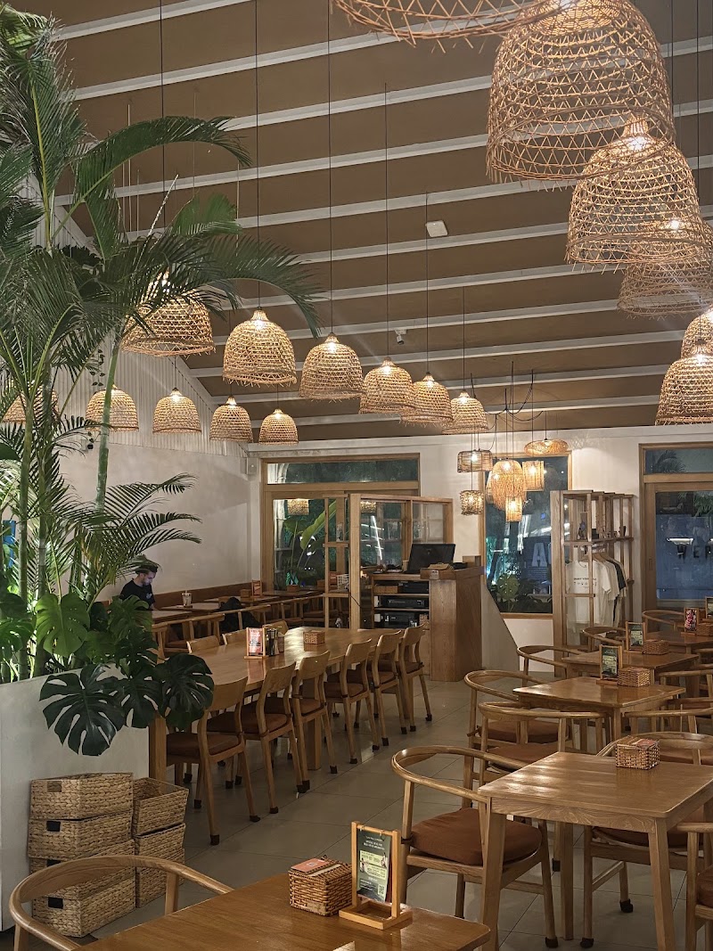 Roots Plant-based Cafe - Ben Thanh - Roots Plant-based Cafe - Ben Thanh 113-115 Lý Tự Trọng, P, Quận 1, Hồ Chí Minh 70000, Vietnam