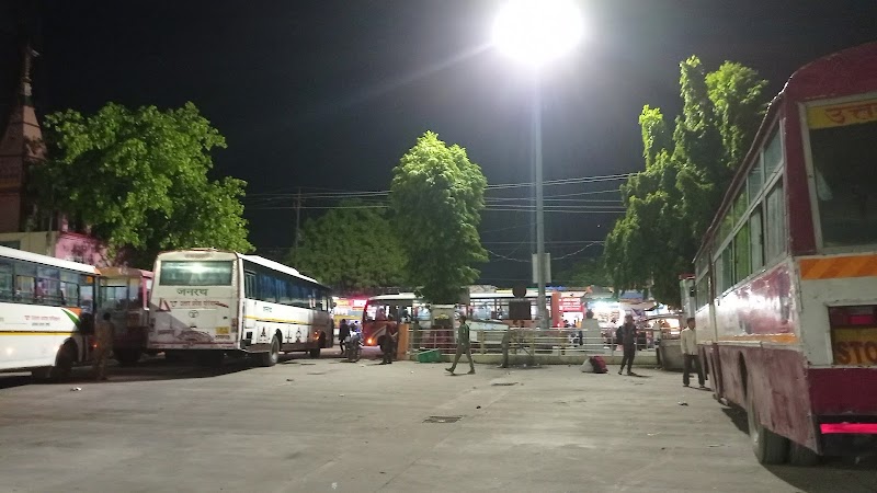 Mau Roadways - Mau Roadways, WHP9+J34, Sahadatpura, Mau, Uttar Pradesh 275101, India