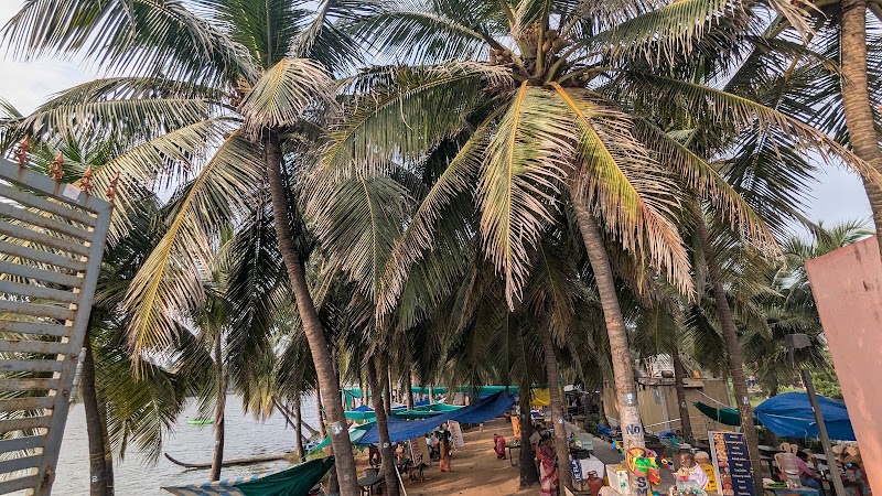 Eden Beach market