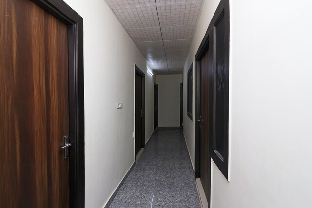 OYO Grand Sudershan HS - OYO Grand Sudershan HS, 30/6/20 J, Punjab and Sindh bank building, Grand Sudershan HS, Fatehabad Rd, opposite ITC Mughal, Tajganj, Agra, Uttar Pradesh 282001, India