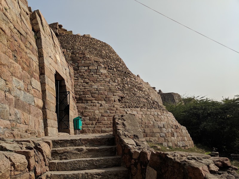 Tughlakabad District Park - Tughlakabad District Park, G759+R73, Mehrauli - Badarpur Rd, Tughlaqabad Village, Tughlakabad, New Delhi, Delhi 110044, India