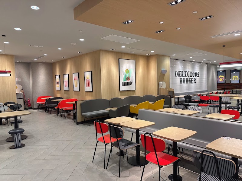 McDonald's at Studio City - McDonald's at Studio City Shop 2088, Macau Gourmet Walk, Studio City, Estr. do Istmo, Macao
