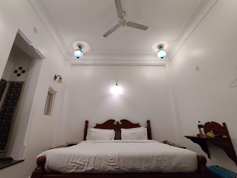 Hotel Aashiya Haveli - Hotel Aashiya Haveli On The Eastern Shore Of, Lake, 15,17-20, Lal Ghat Road, Old City, Pichola, Udaipur, Rajasthan 313004, India
