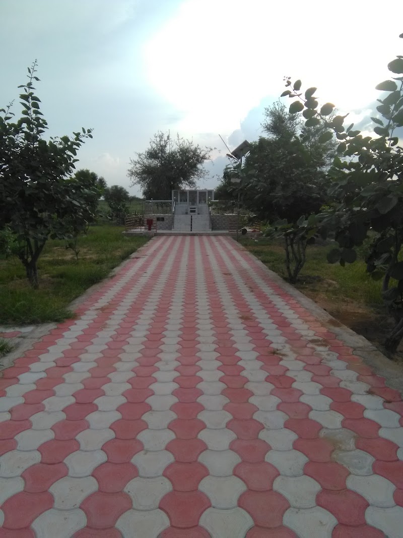 Om Banna Temple - Om Banna Temple 24CW+V65, Deenwaladkhani, Rajasthan 332303, India