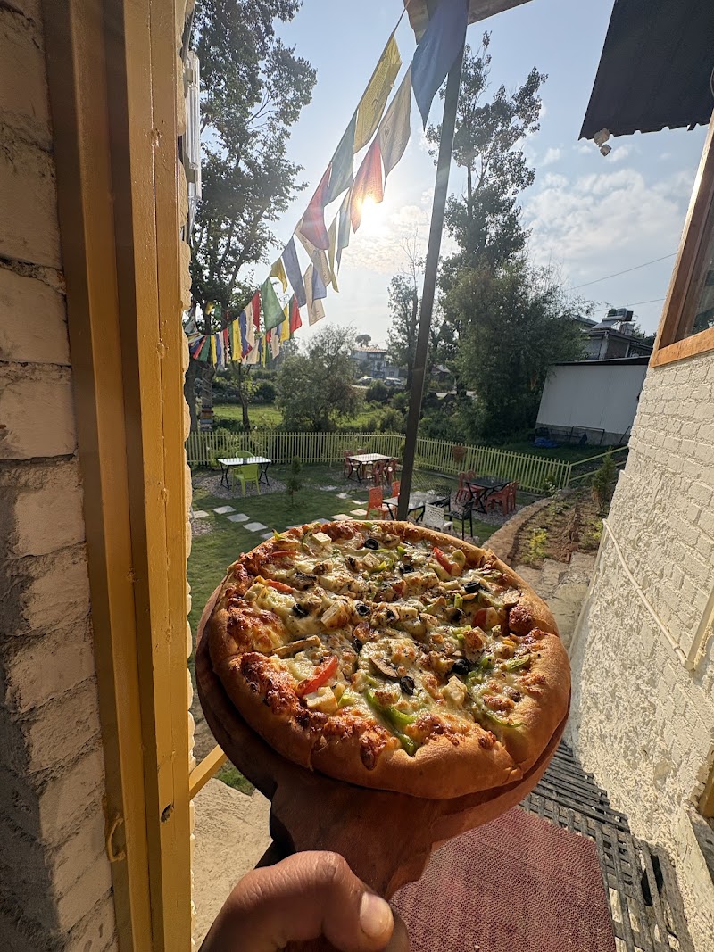 Café B4 Bir-billing - Café B4 Bir-billing, Nh154, Bir Rd, Golwan, Talkehr, Himachal Pradesh 175032, India