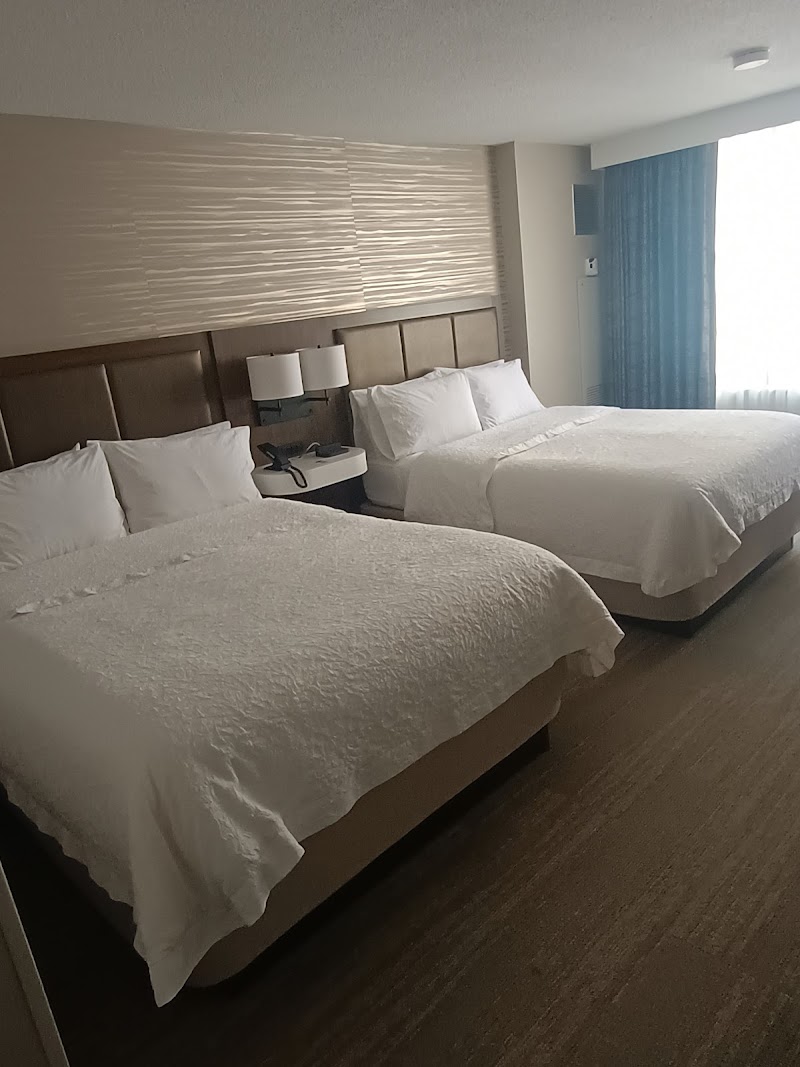 Hotel - Hampton Inn - Hotel - Hampton Inn, 33 W Illinois St, Chicago, IL 60654, USA