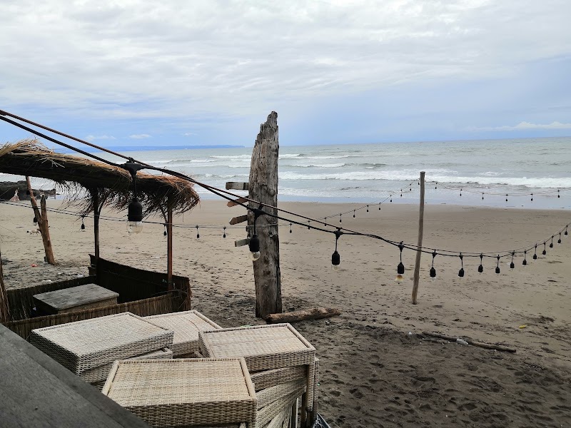 Kama Bar - Kama Bar 84RH+CVM, Jl. Pantai Batu Bolong, Canggu, Kec. Kuta Utara, Kabupaten Badung, Bali, Indonesia
