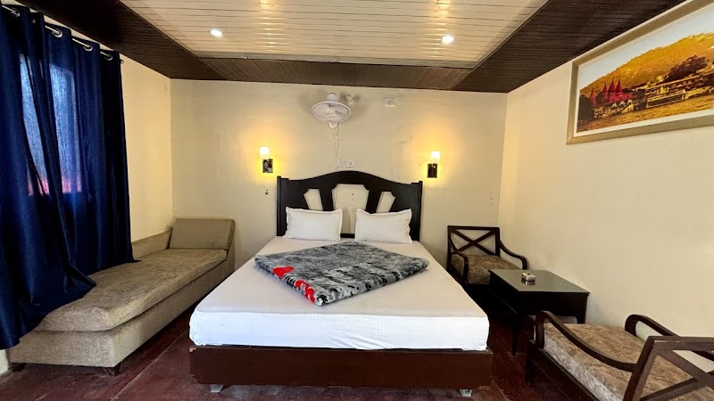 Om Ds Cafe (51) & Beach Stay - Om Ds Cafe (51) & Beach Stay Beach Facing Cafe, Kudle Bch Trl, Gokarna, Karnataka 581326, India