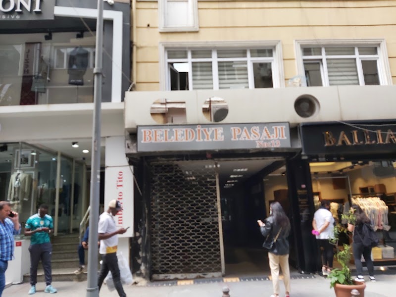 Osmanbey Metro Station - Osmanbey Metro Station, Halaskargazi Mah., 34363 Şişli/İstanbul, Türkiye