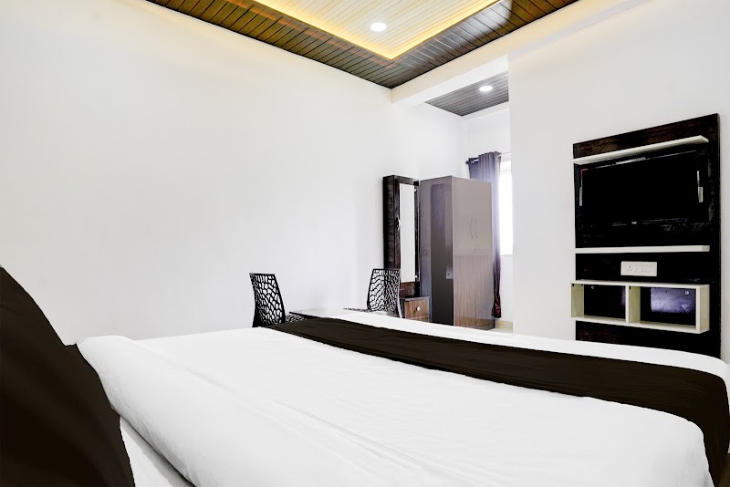 HOTEL O ROYAL INN - HOTEL O ROYAL INN Plot No. 01, Road, beside Narayan School, Bokara, Maharashtra 441123, India