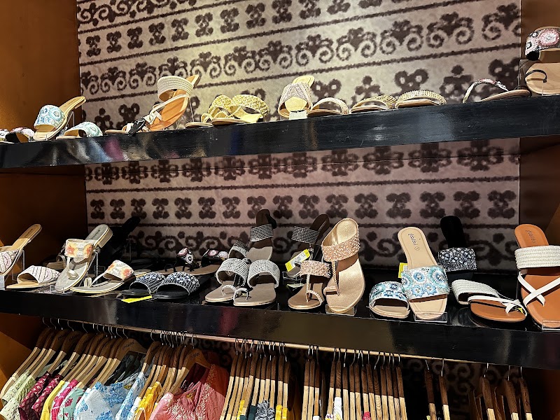 Global Desi - Ambience Mall, Gurgaon - Global Desi - Ambience Mall, Gurgaon Shop 225, Second Floor Ambience Mall, NH-8, near Toll Tax, Ambience Island, DLF Phase 3, Sector 24, Gurugram, Haryana 122010, India