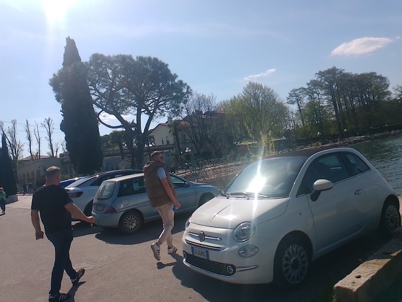Parcheggio dietro la Chiesa di Santa Maria Immacolata in Lugana - Parcheggio dietro la Chiesa di Santa Maria Immacolata in Lugana Via Verona, 25019 Sirmione BS, Italy