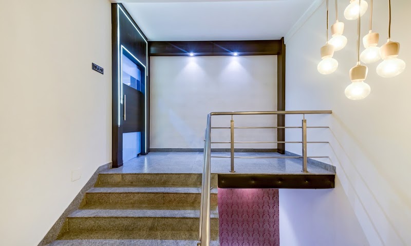 Itsy Hotels Neeranand Plaza - Itsy Hotels Neeranand Plaza, 34, Ganga Prasad Mukherjee Rd, near SBI, Branch, Bhowanipore, Kolkata, West Bengal 700025, India