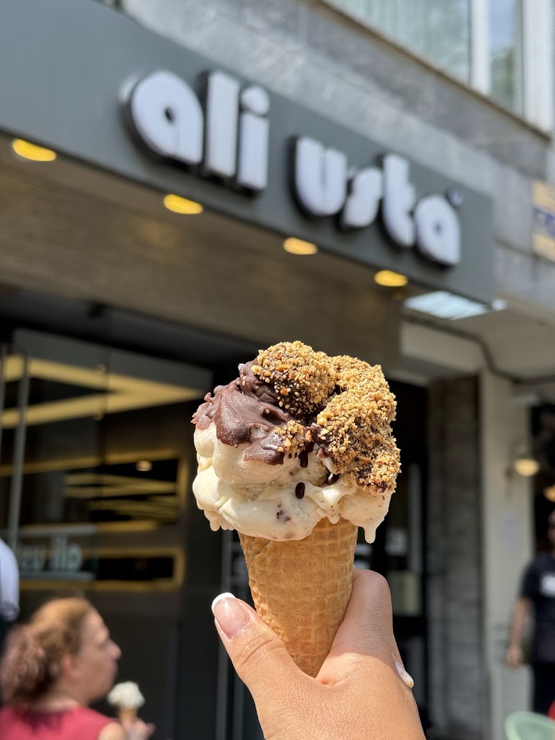 Meşhur Dondurmacı Ali Usta - Meşhur Dondurmacı Ali Usta, Caferağa, Moda Cd., 34710 Kadıköy/İstanbul, Türkiye