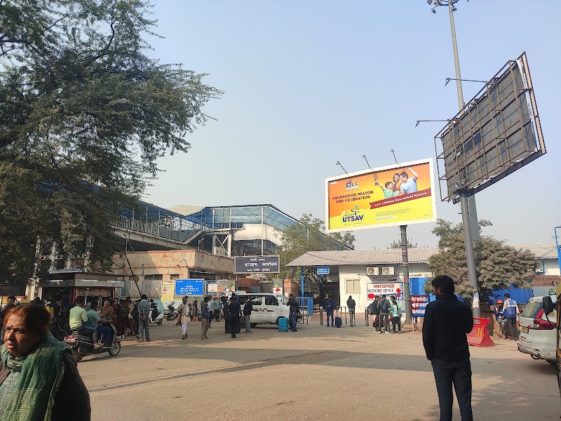 Gurgaon Railway Station - Gurgaon Railway Station Sector 3A, Laxman Vihar Industrial Area, Gurgaon Rural, Gurugram, Haryana 122006, India