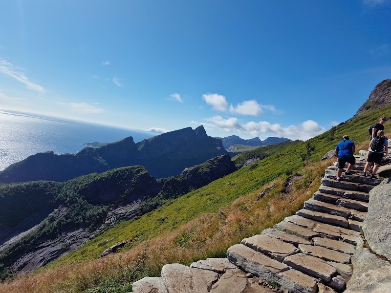 Reinebringen trailhead - Reinebringen trailhead Ramsviktunnelen, 8390 Reine, Norway