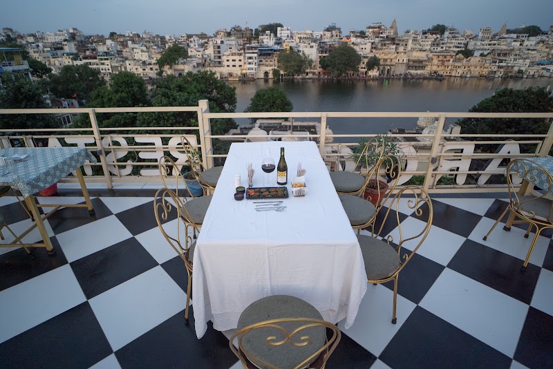 DERA PICHOLA- A Lake Facing Boutique Hotel