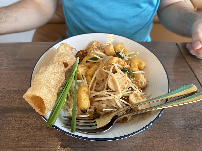 Mello Vegan - Mello Vegan 2, 2 Nakhon Sawan Rd, Khwaeng Wat Sommanat, Khet Pom Prap Sattru Phai, Krung Thep Maha Nakhon 10100, Thailand