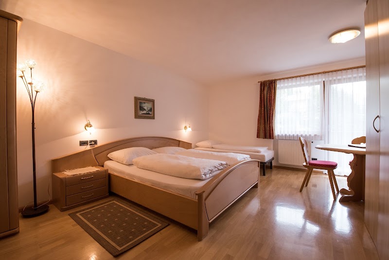 Garni Hotel Gardena - Garni Hotel Gardena Streda Chemun, 62, 39047 Santa Cristina Valgardena BZ, Italy
