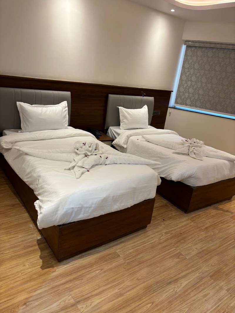Hotel Elara - Hotel Elara 72Q9+MMH, Haridwar Bypass Rd, near Kargi Chowk, Kanhaiya Vihar, Kargi, Dehradun, Uttarakhand 248121, India