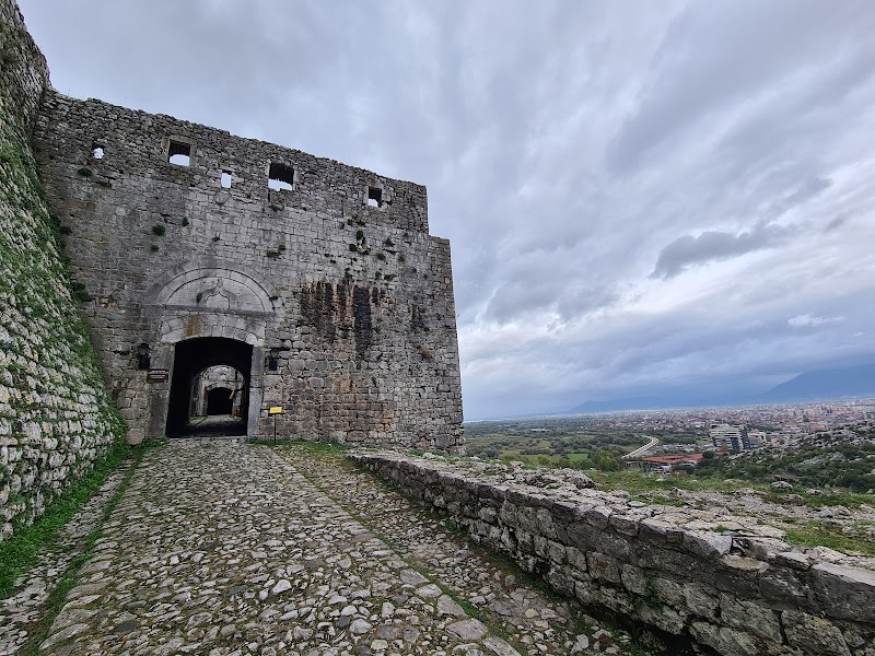 Rozafa Castle - Rozafa Castle, 2FWV+HCH, Rruga Rozafa, Shkodër, Albania