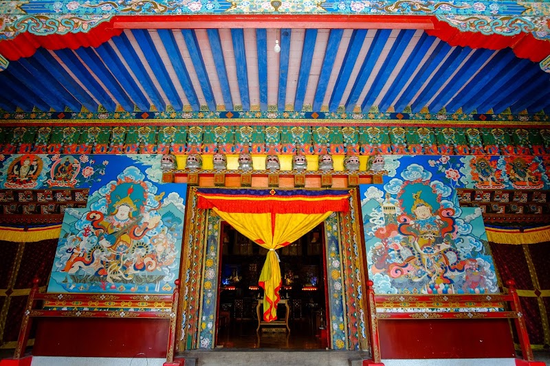 Tsuglakhang Monastery & Temple - Tsuglakhang Monastery & Temple 8JG7+CVX, Secretariat Rd, Vishal Gaon, Gangtok, Sikkim 737103, India