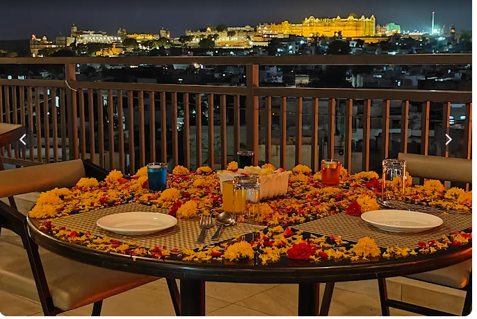 TMV Rooftop Restaurant Pure Veg - TMV Rooftop Restaurant Pure Veg The Mangal View Residency, Sharma Colony, 12, Rajasthan Mahila Vidyalaya Rd, Old City, Brahmpuri, Udaipur, Rajasthan 313001, India